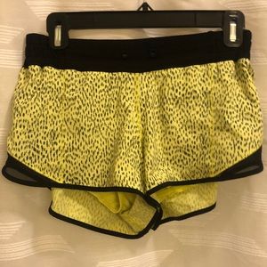 Lululemon hotty hot 2.5” shorts